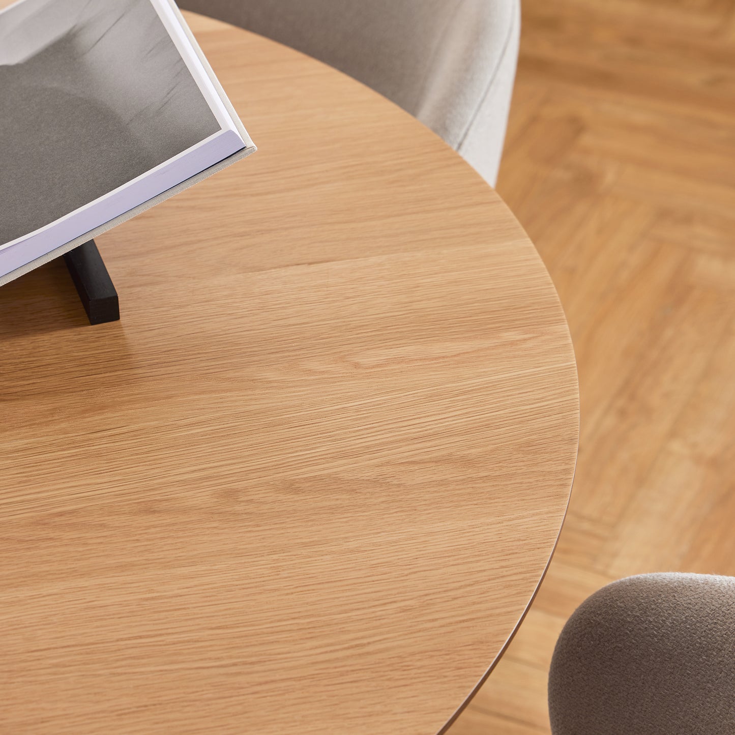 Soli Round Dining Table in Oak/Black 120x75cm