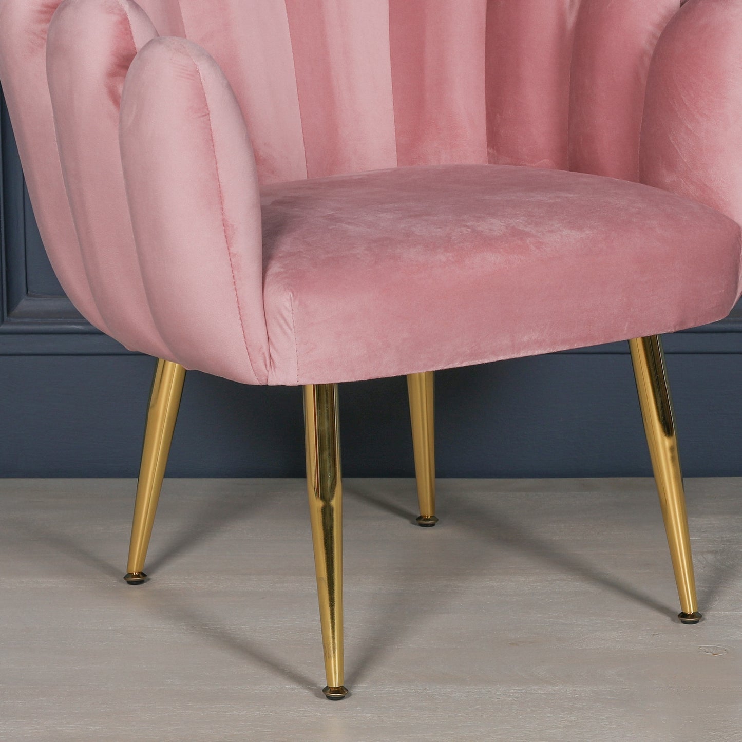 Deco Pink Oyster Chair