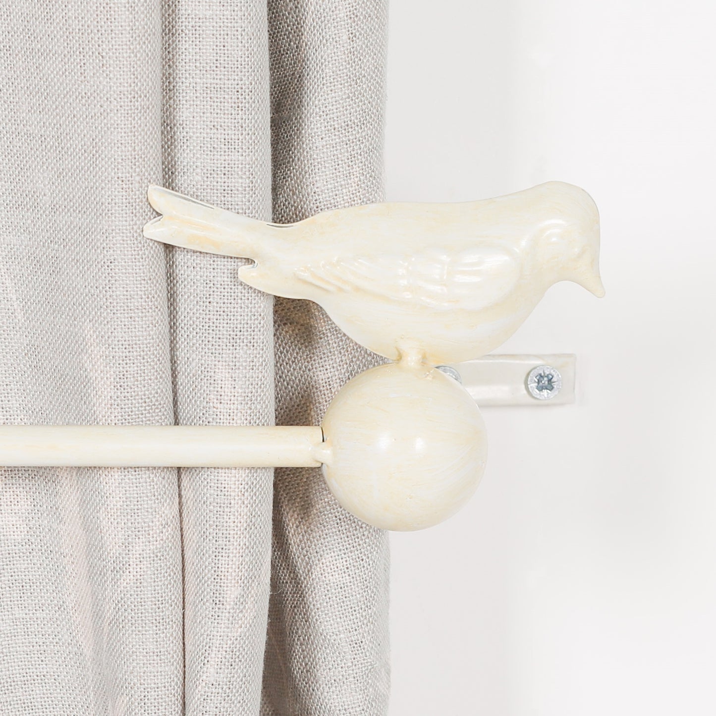 Cream Decorative Bird Curtain Holder Set