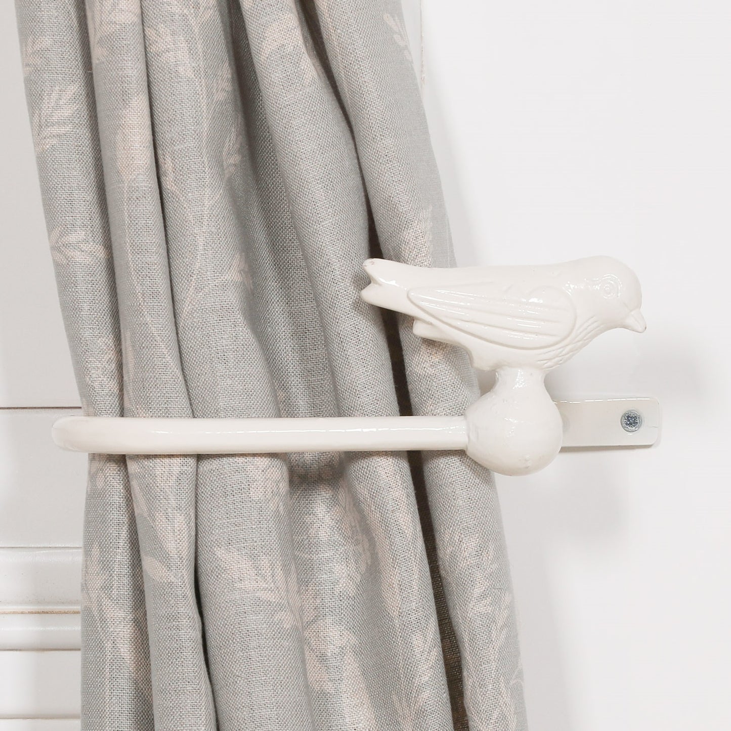 White Cast Iron Decorative Bird Curtain Holder Set